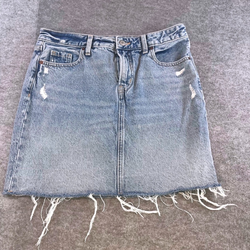 Old Navy Womens Mid Rise Denim Mini Skirt Light Distressed Raw Hem‎ 6 Y2K Boho